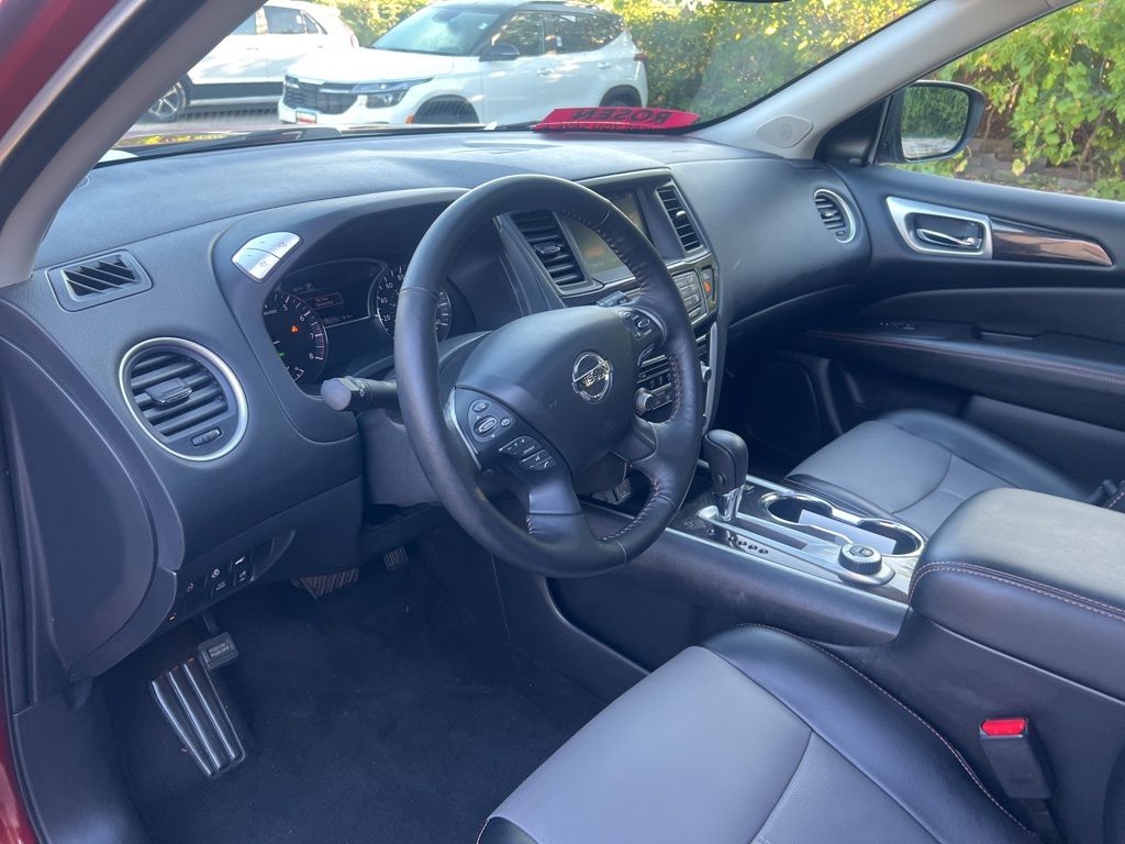 2020 Nissan Pathfinder SL photo 6