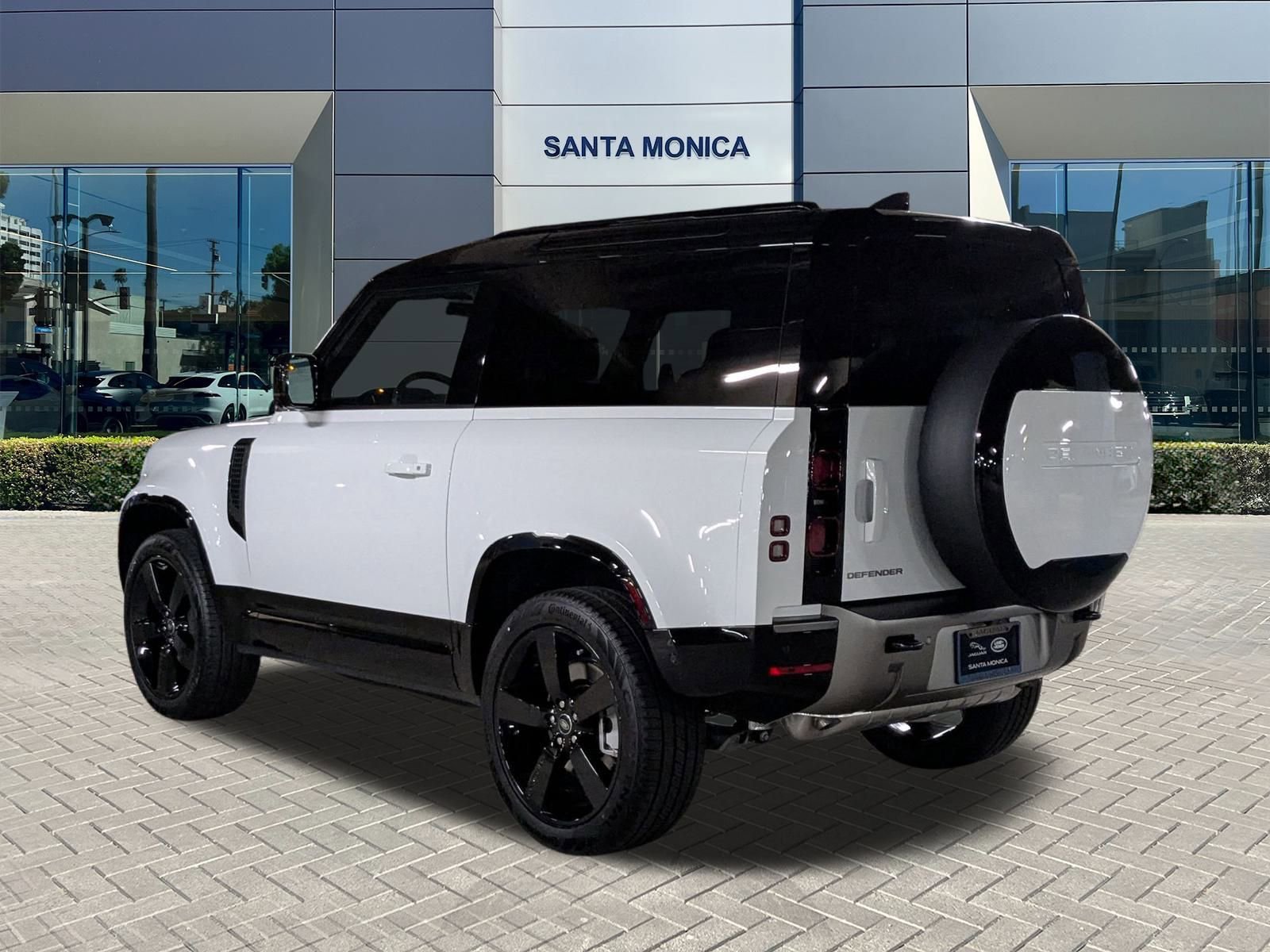 2025 Land Rover Defender 90 X-Dynamic SE photo 7