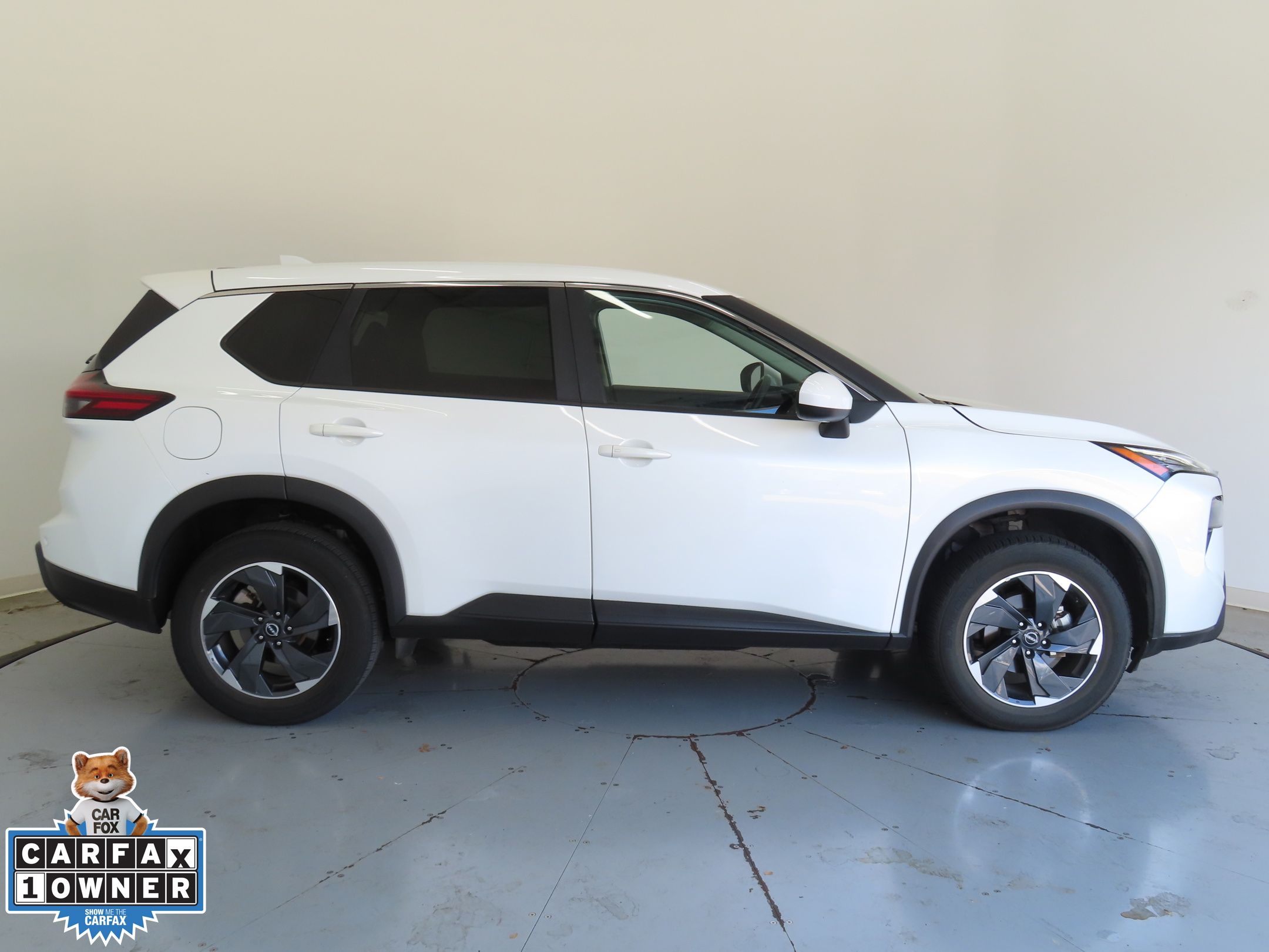 2024 Nissan Rogue SV photo 2