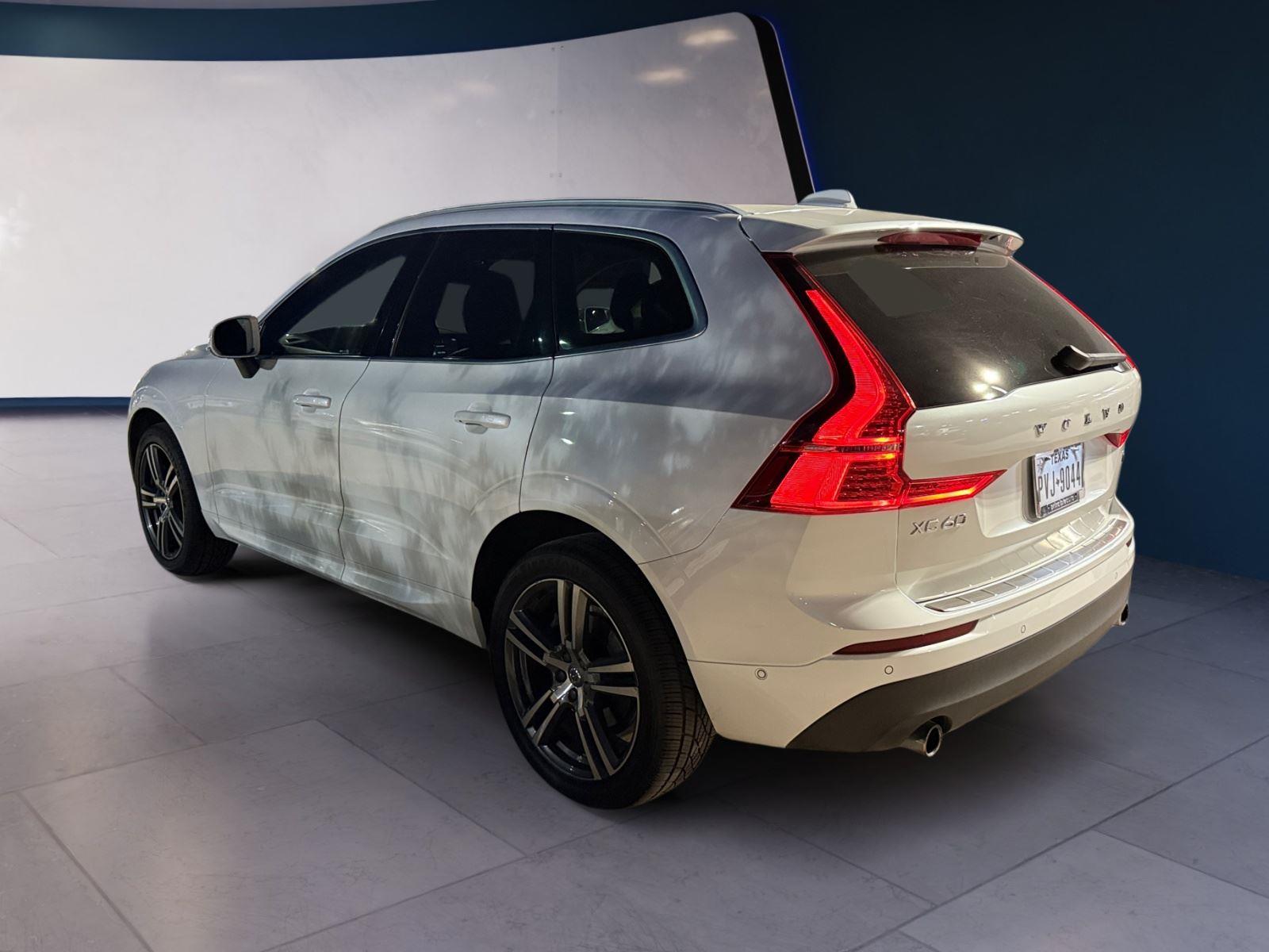 2018 Volvo XC60 Momentum photo 3