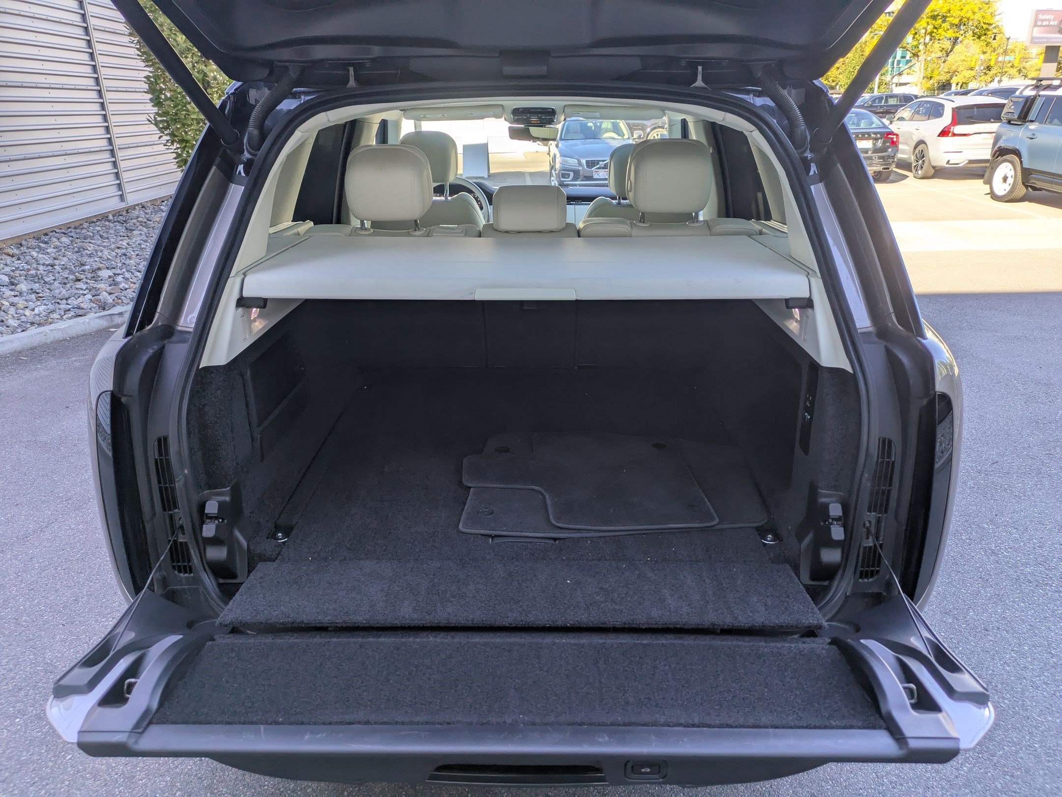 2023 Land Rover Range Rover SE photo 29