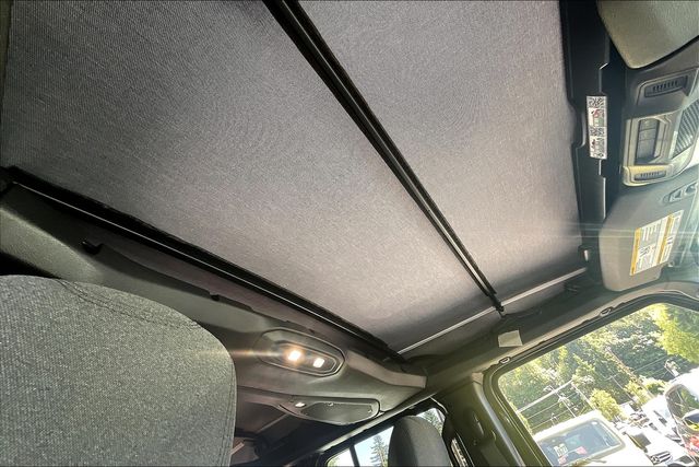 2025 Jeep Wrangler Rubicon photo 22
