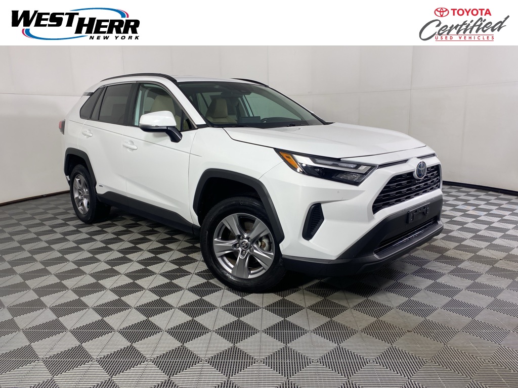 2022 Toyota RAV4 XLE's photo
