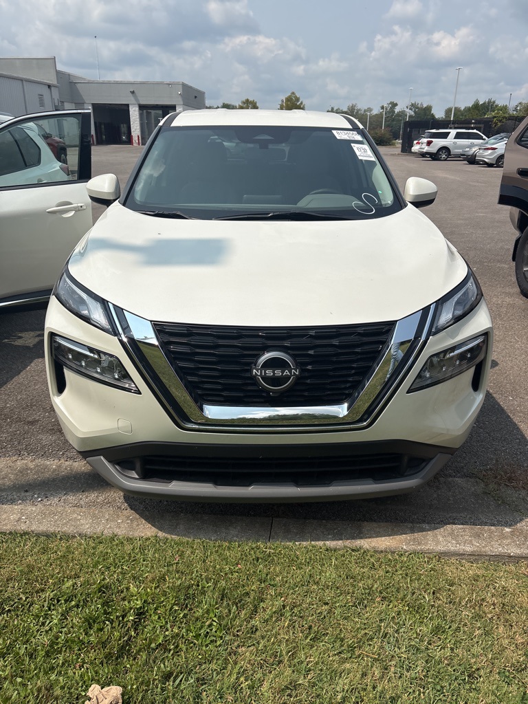 2023 Nissan Rogue SV photo 2