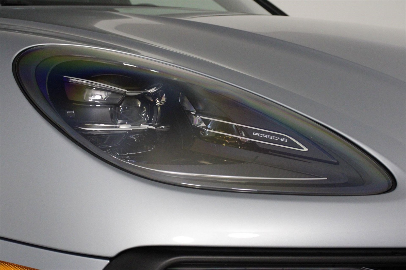2025 Porsche Macan photo 27