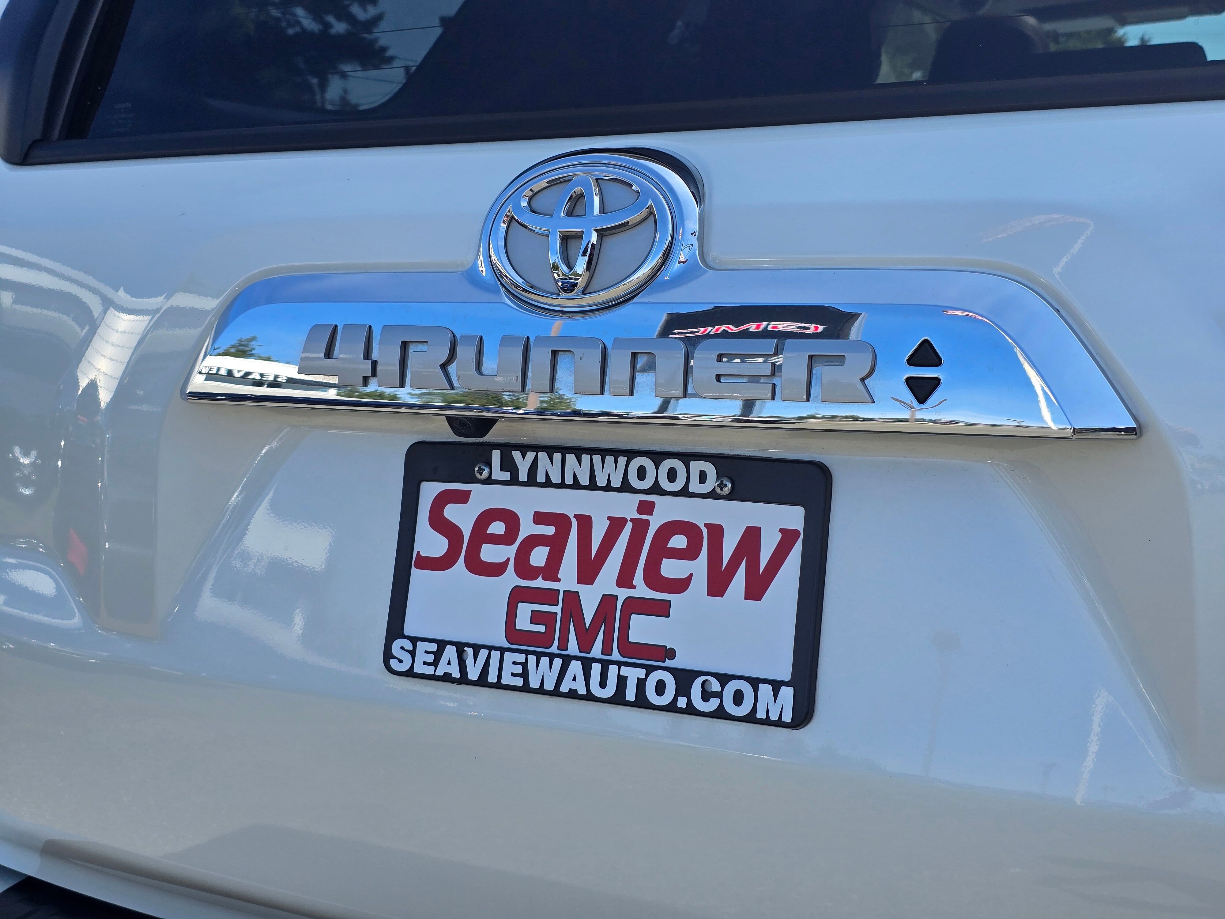 2023 Toyota 4Runner Limited photo 2