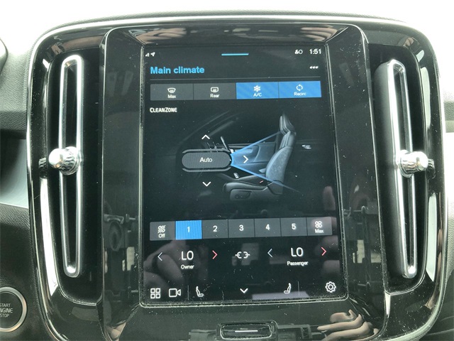 2024 Volvo XC40 Core photo 9