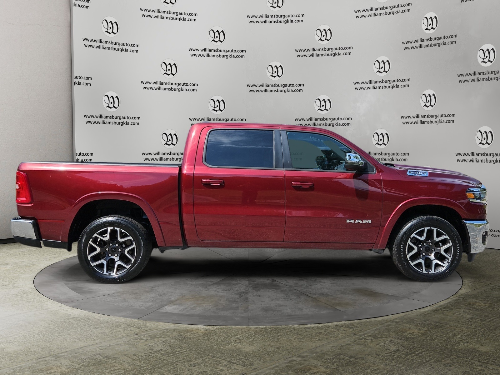 2025 Ram 1500 Laramie photo 2