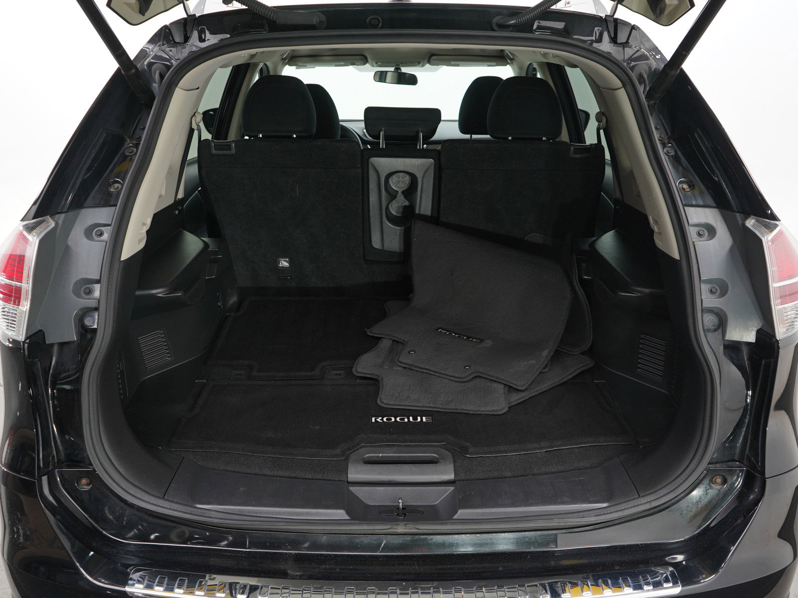 2016 Nissan Rogue SV photo 9
