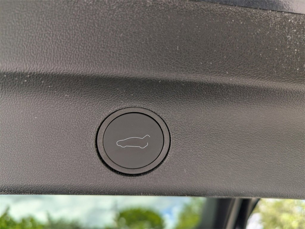 2024 Tesla Model Y Long Range photo 17