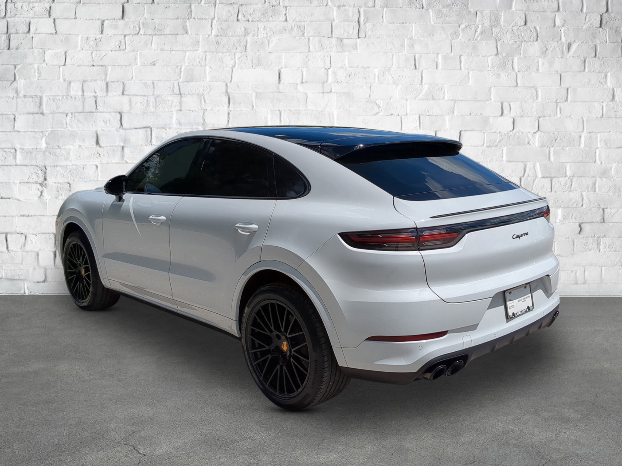 2023 Porsche Cayenne Platinum Edition photo 3