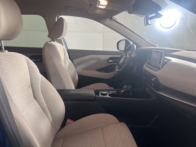 2021 Nissan Rogue SV photo 3