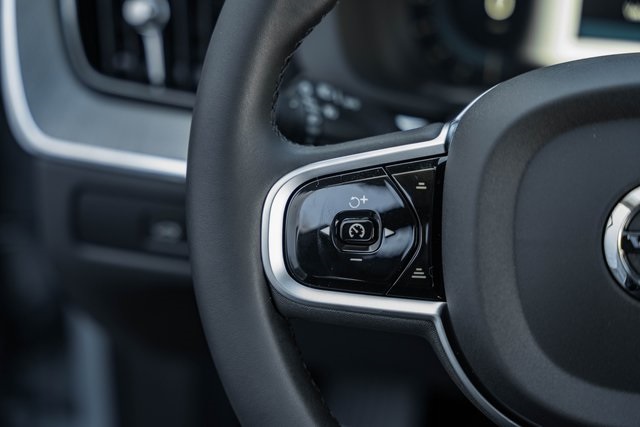 2025 Volvo XC60 Hybrid T8 Plus photo 25