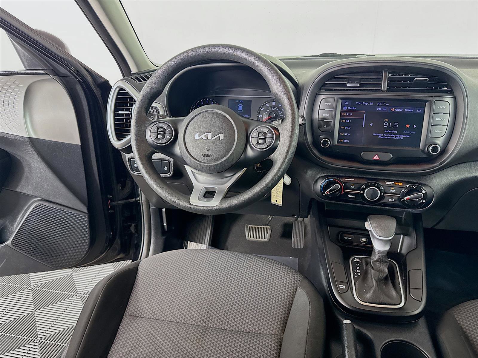 2022 Kia Soul LX photo 17