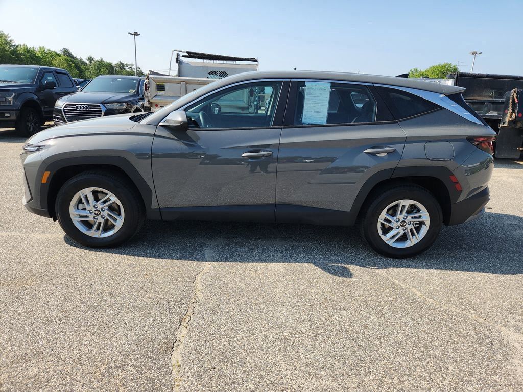 2025 Hyundai Tucson SE photo 3
