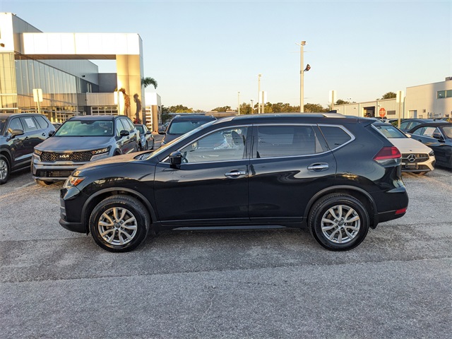 2020 Nissan Rogue SV photo 3