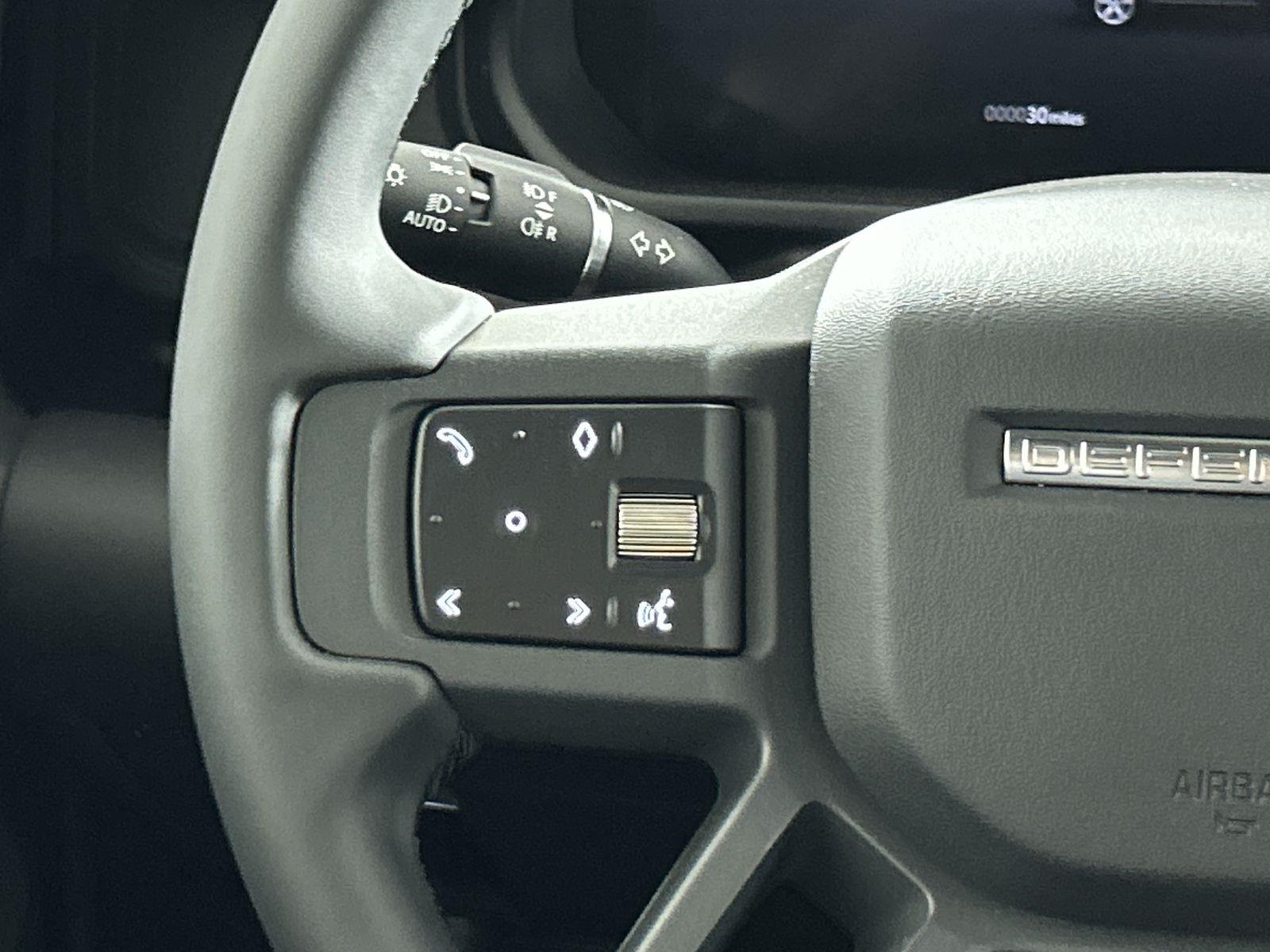 2025 Land Rover Defender 110 S photo 12