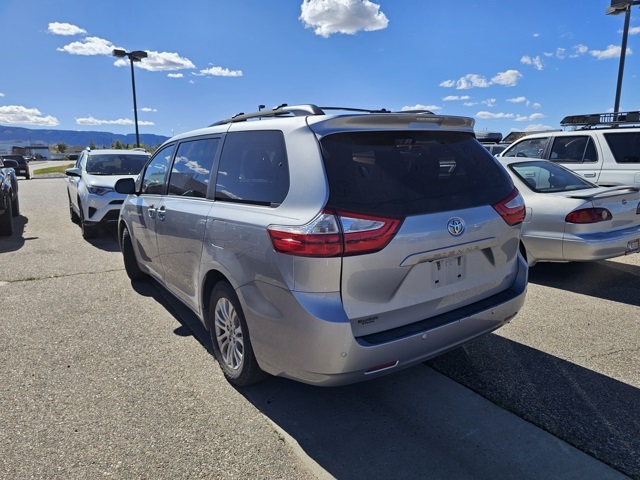 2017 Toyota Sienna XLE Premium photo 7
