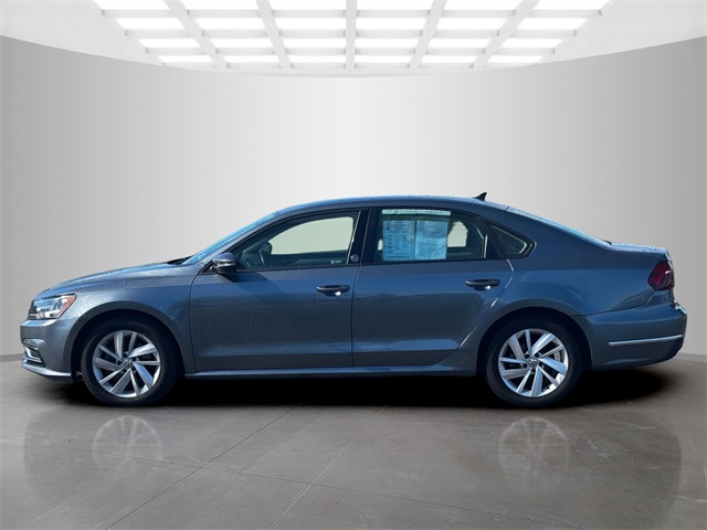 2019 Volkswagen Passat 2.0T Wolfsburg Edition photo 4