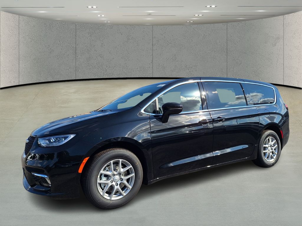 2026 Chrysler Pacifica Select's photo