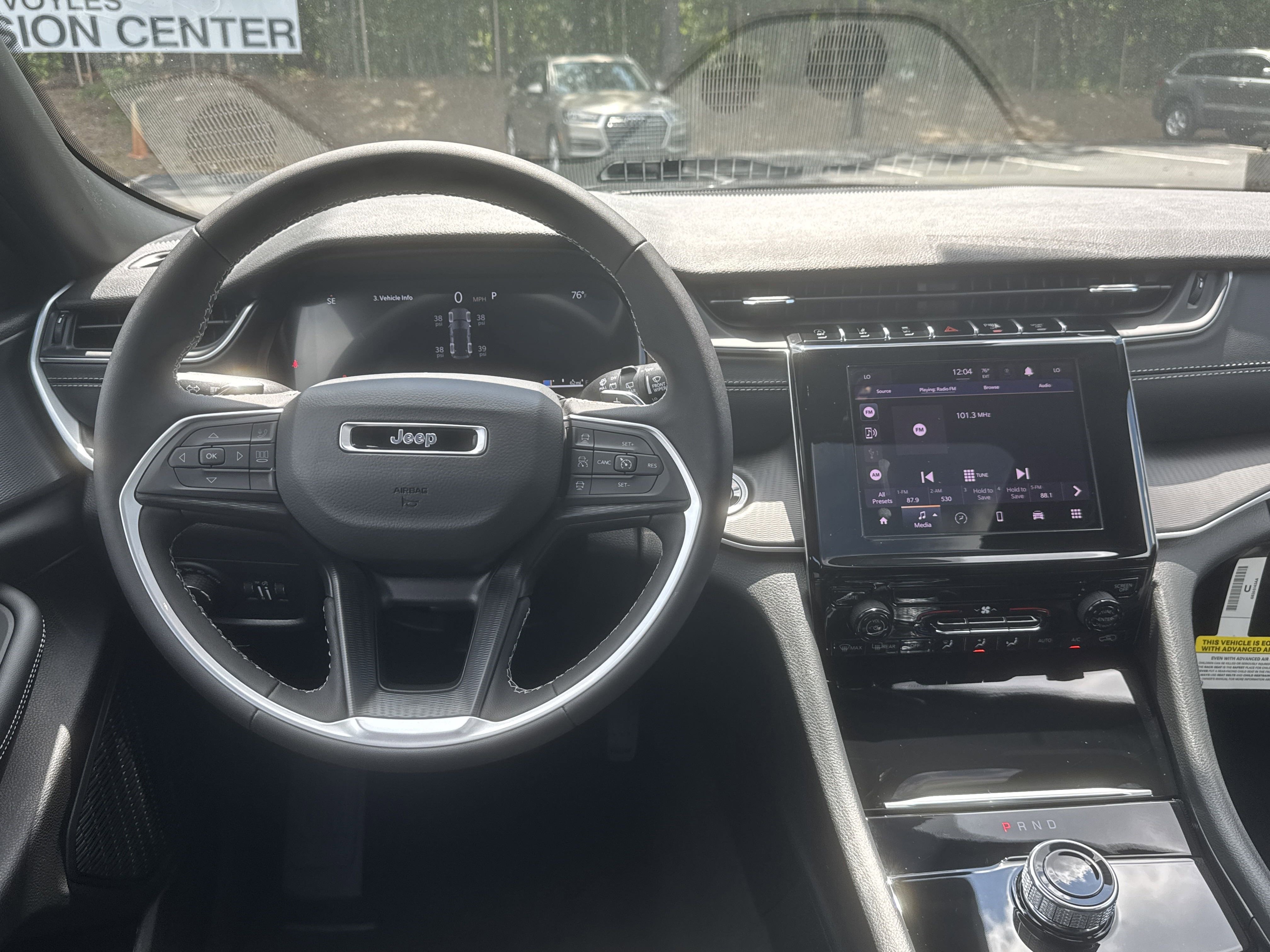 2025 Jeep Grand Cherokee Laredo X photo 14