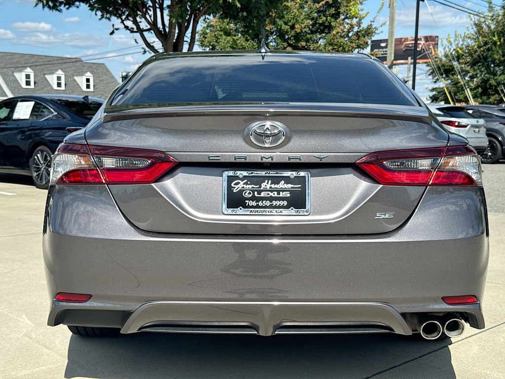 2022 Toyota Camry SE photo 3