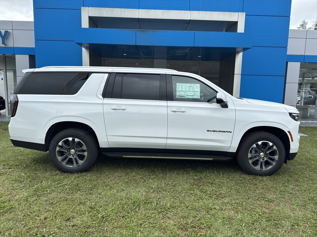 2026 Chevrolet Suburban LT photo 3