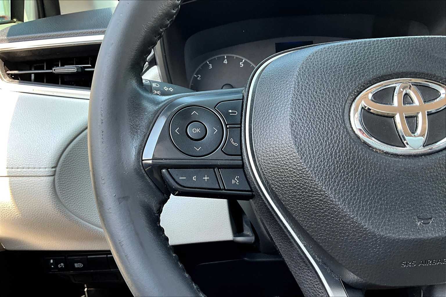 2023 Toyota Corolla Cross LE photo 22
