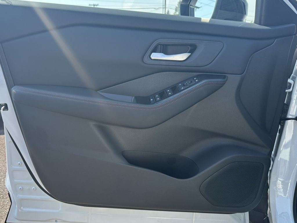 2026 Nissan Rogue SV photo 11