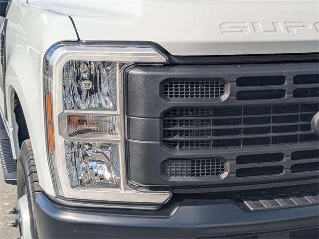 2026 Ford F-350 photo 9
