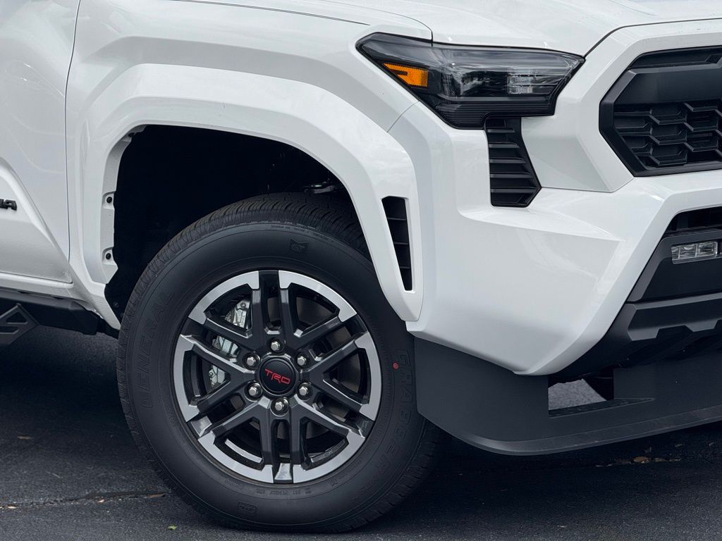 2025 Toyota Tacoma TRD Sport photo 3