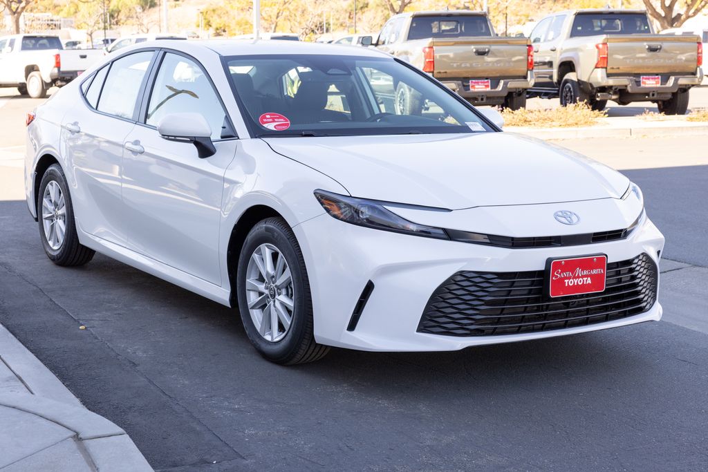 2025 Toyota Camry LE photo 4