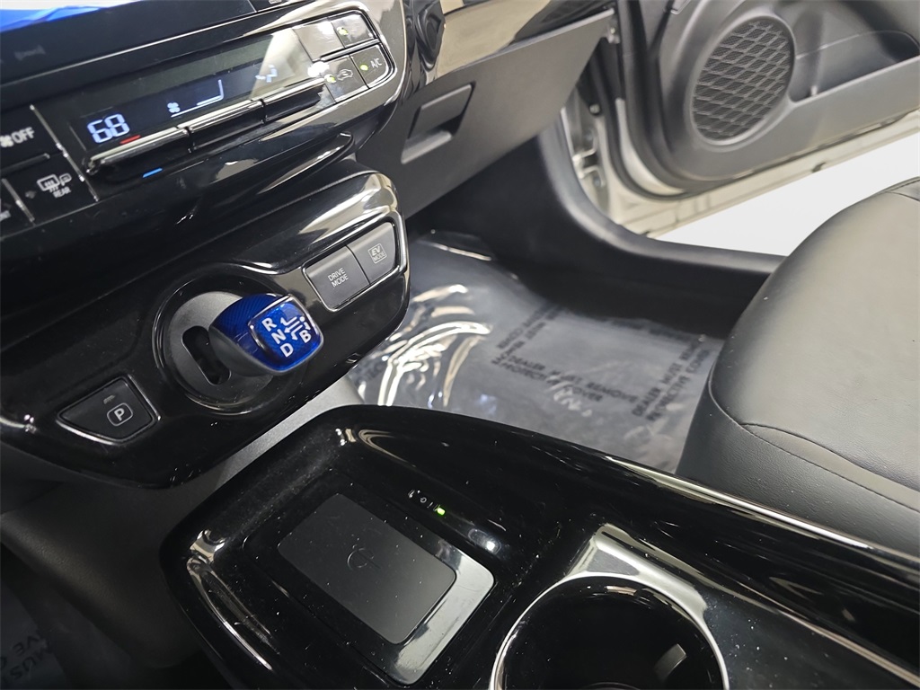2018 Toyota Prius Three photo 25