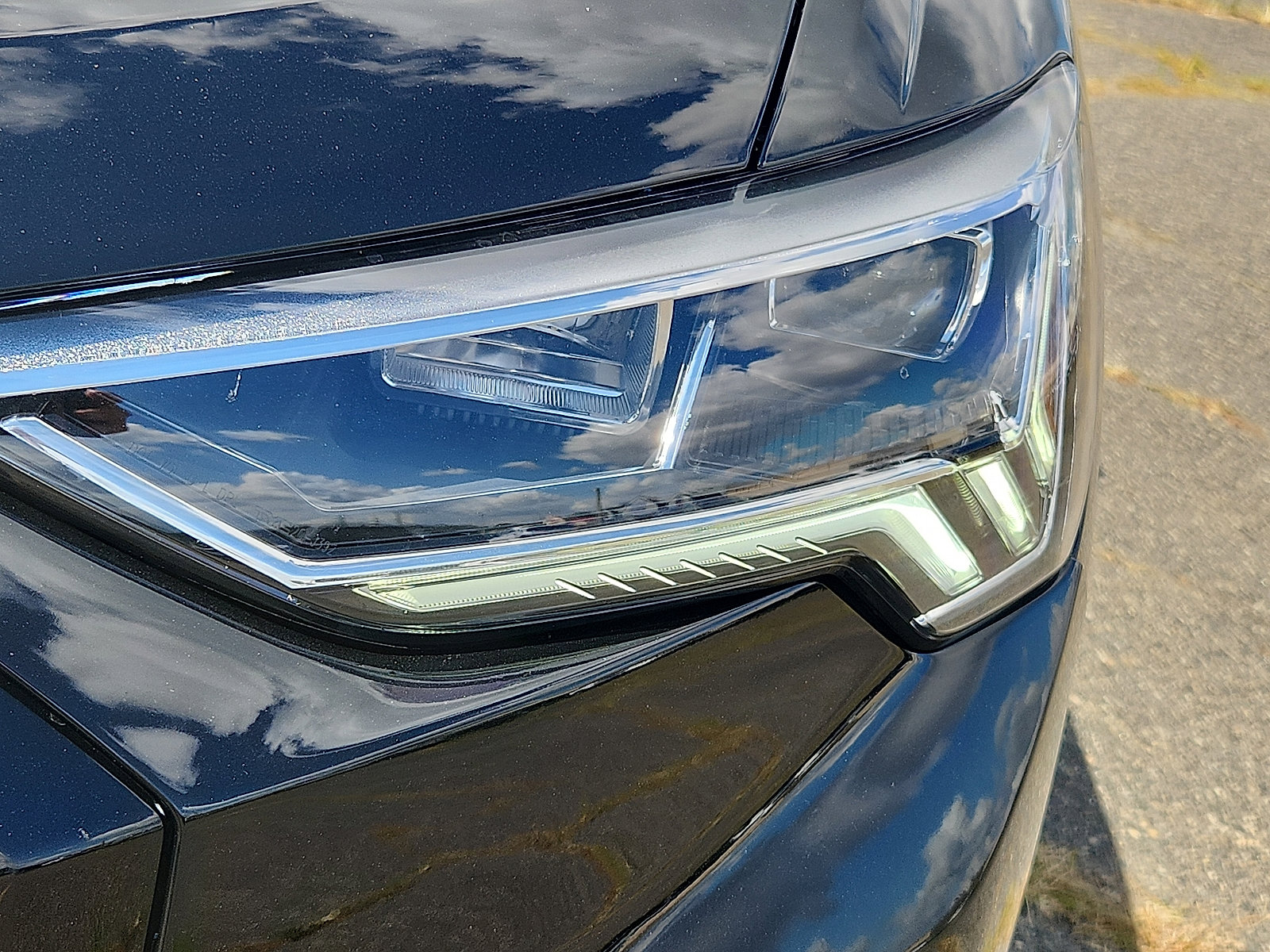 2025 Audi Q3 45 TFSI S line Premium photo 9