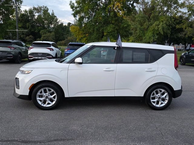 2022 Kia Soul LX photo 2