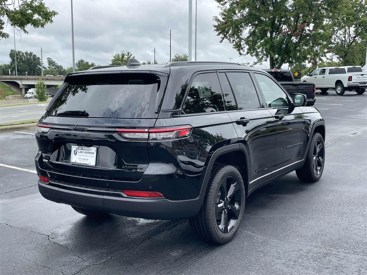 2025 Jeep Grand Cherokee Limited photo 4