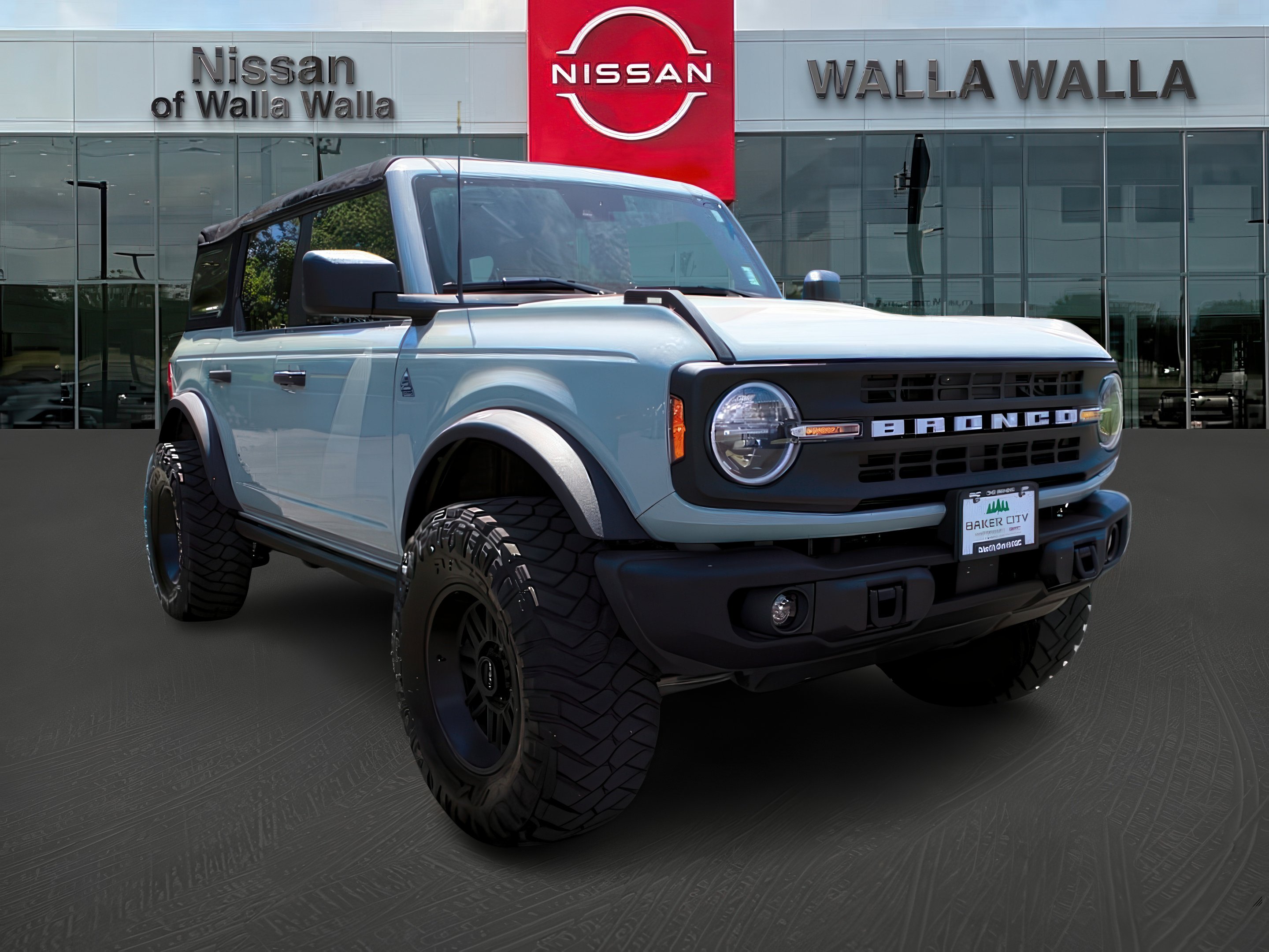 2022 Ford Bronco 4-Door Black Diamond's photo