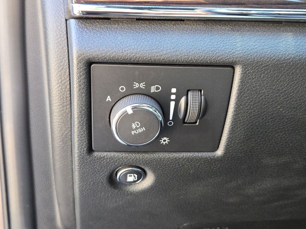 2015 Jeep Grand Cherokee Overland photo 26