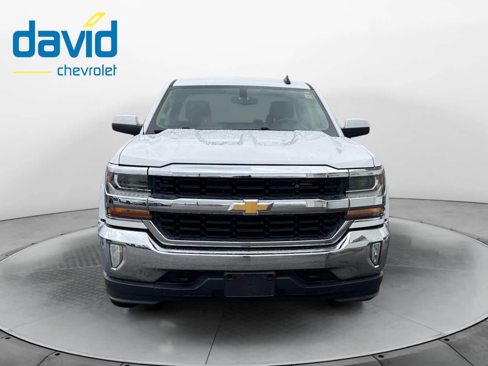 2018 Chevrolet Silverado 1500 LT photo 2