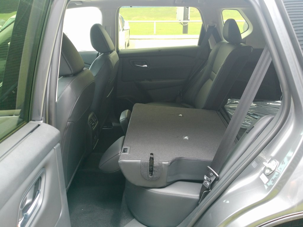 2025 Nissan Rogue SL photo 23