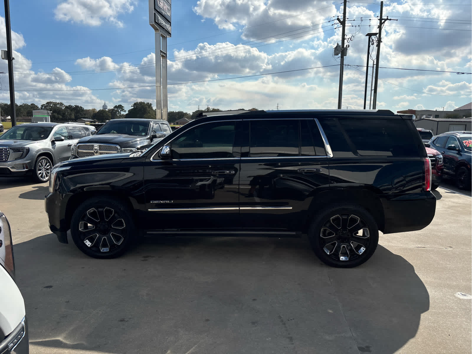 2020 GMC Yukon Denali's photo