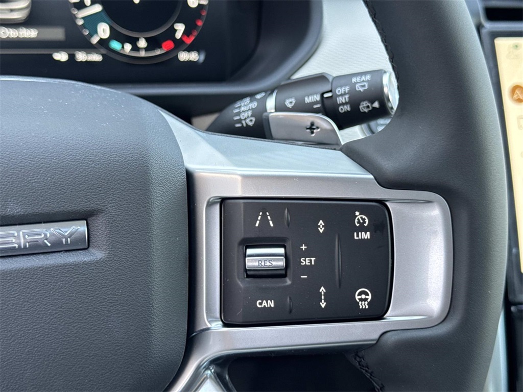 2026 Land Rover Discovery photo 28
