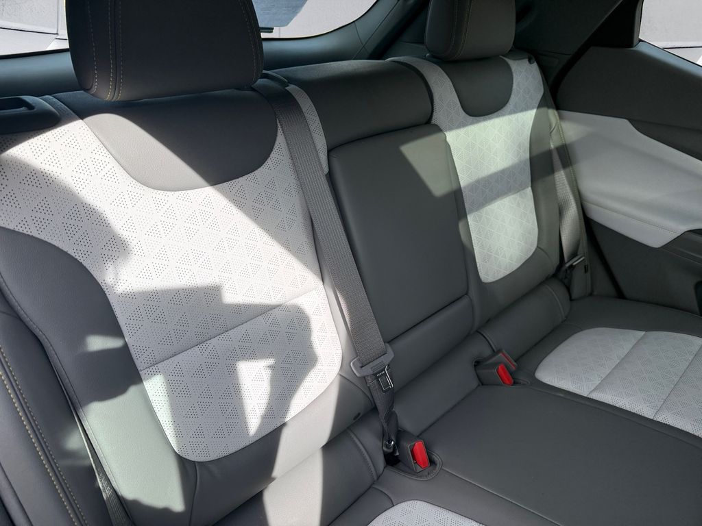 2022 Chevrolet Bolt EUV Premier photo 16