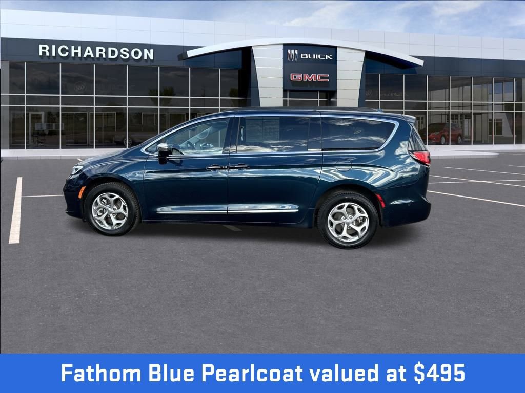 2022 Chrysler Pacifica Limited photo 2