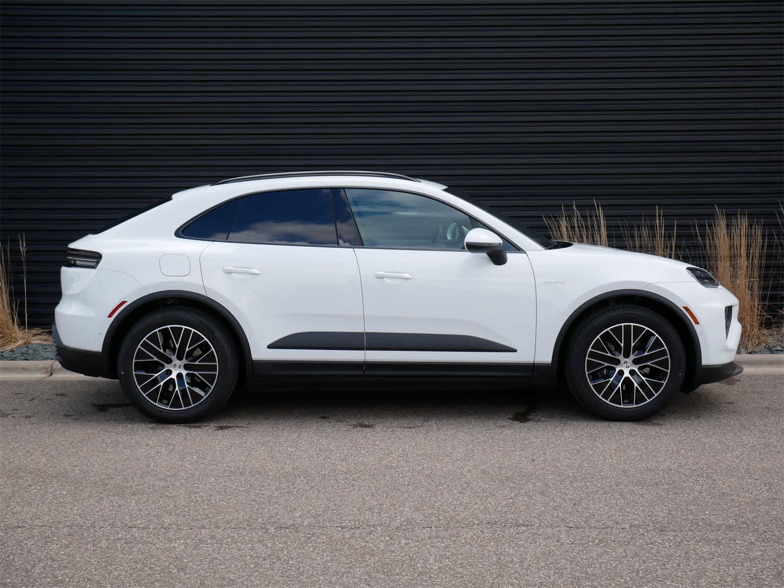2025 Porsche Macan Electric 4 photo 23