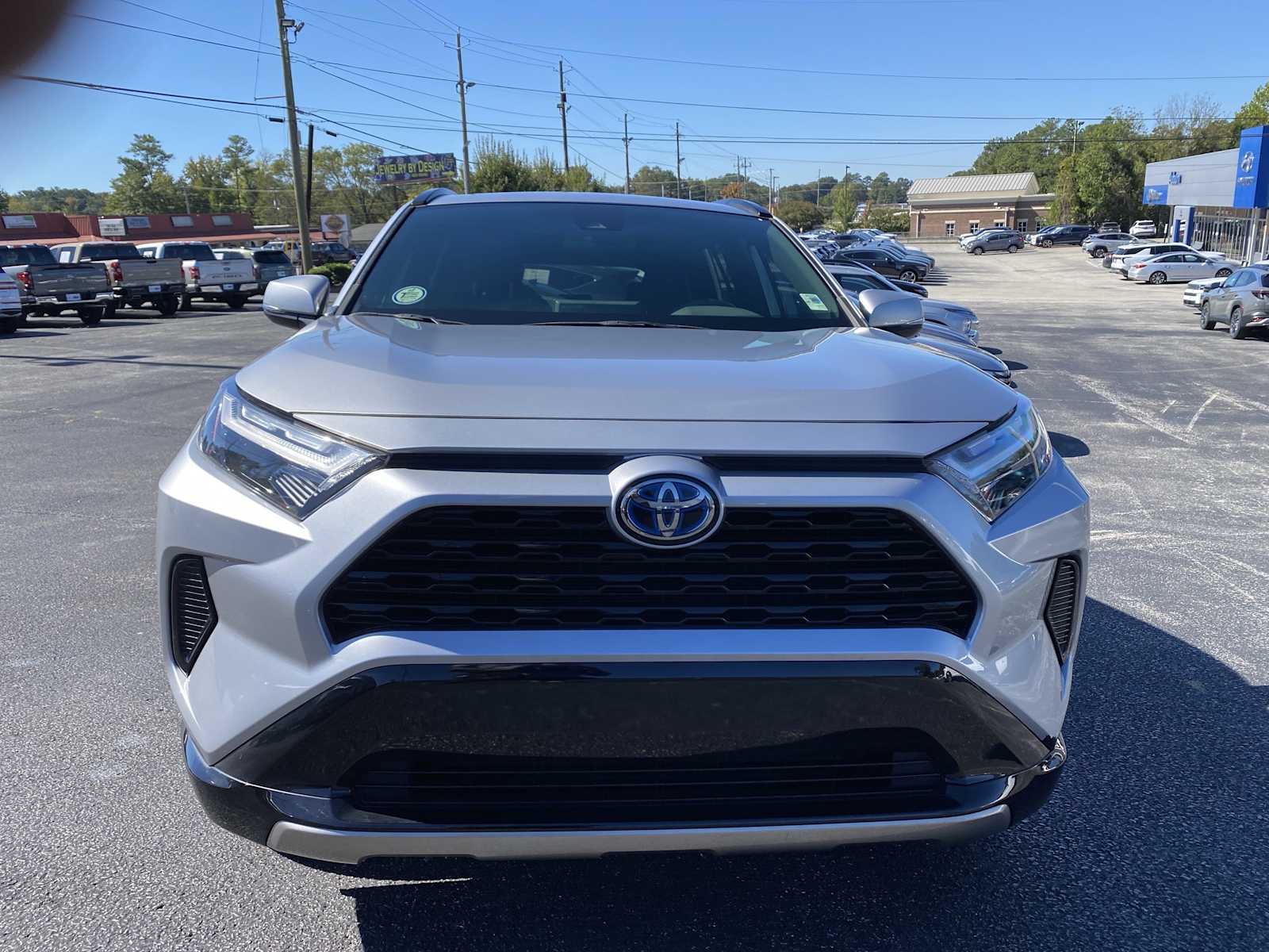 2022 Toyota RAV4 Hybrid SE photo 2