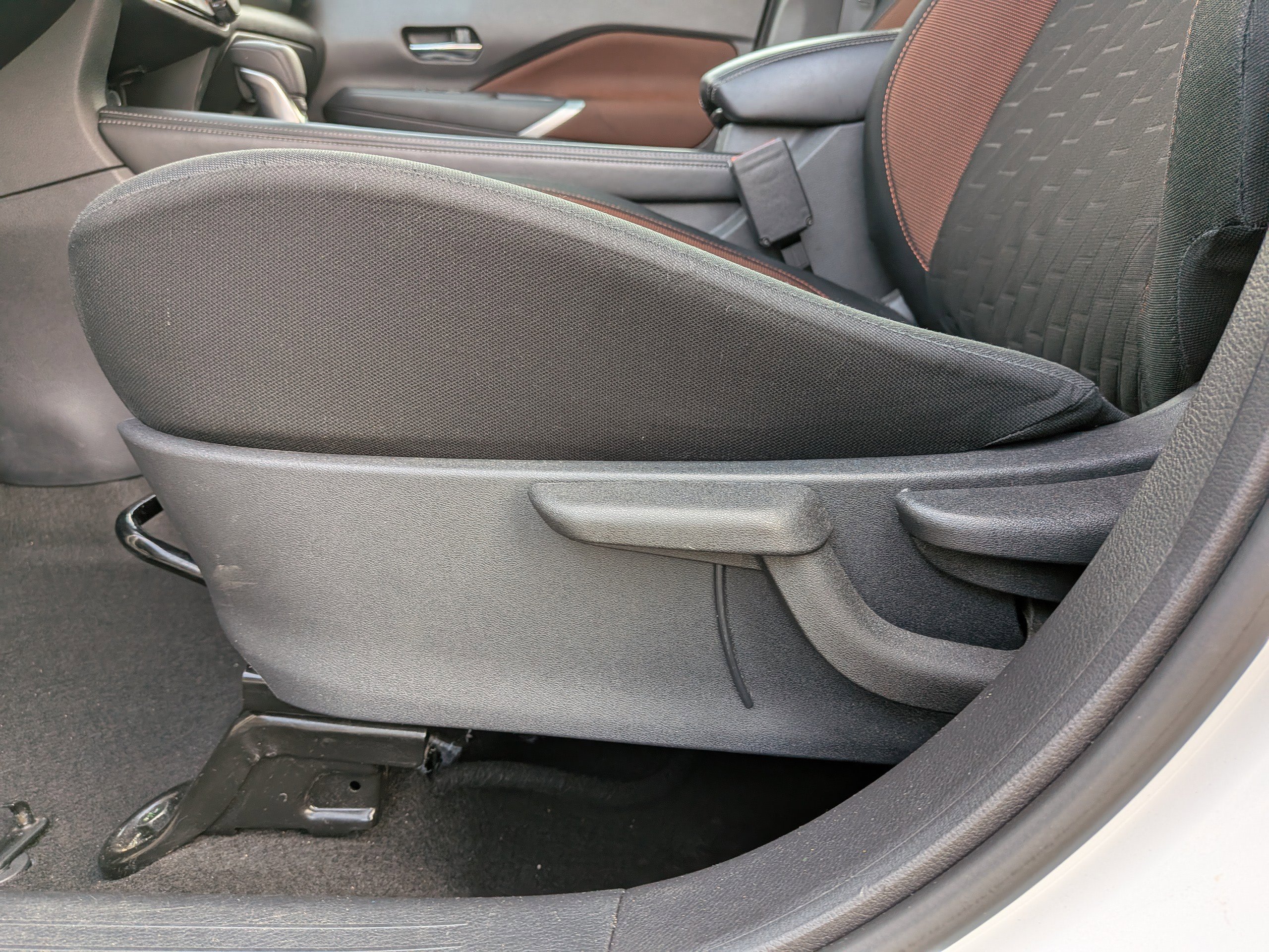 2023 Nissan Kicks SR photo 13