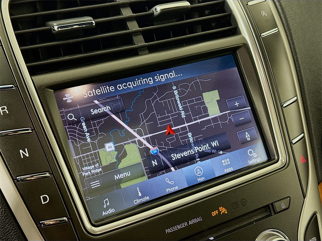 2019 Lincoln Nautilus Select photo 3