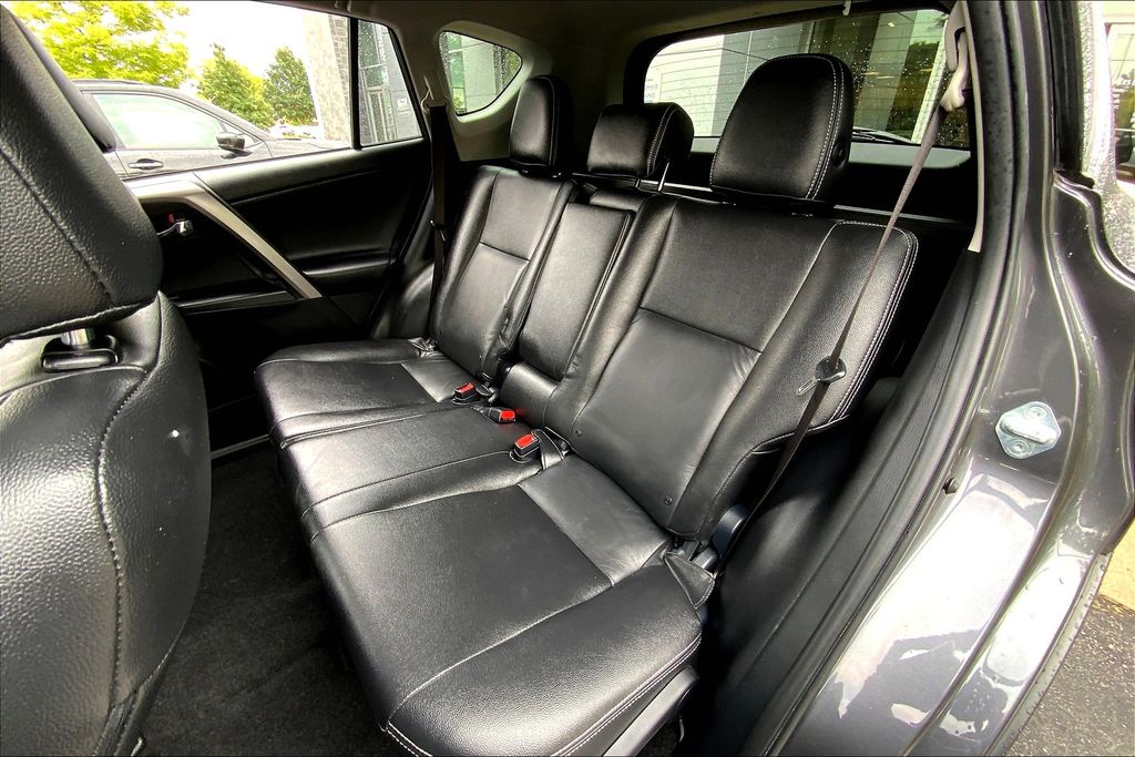 2017 Toyota RAV4 XLE photo 25