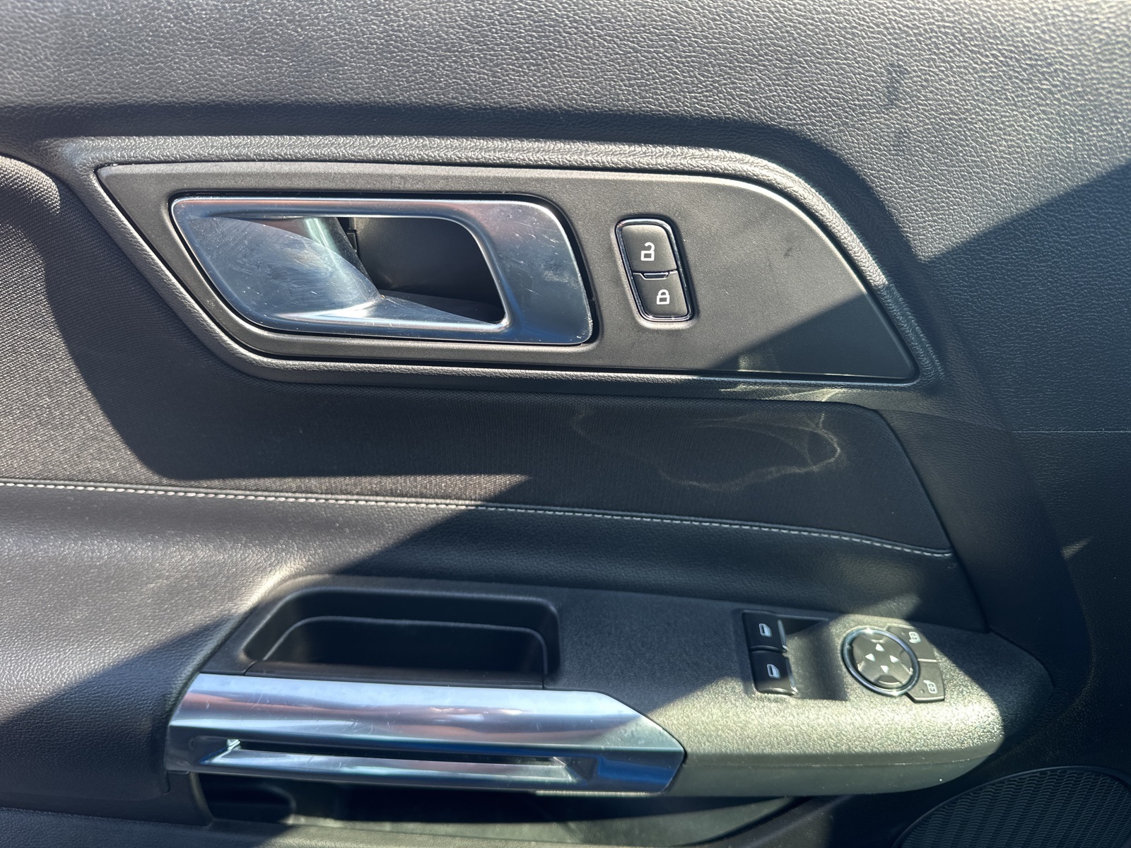 2021 Ford Mustang EcoBoost photo 19
